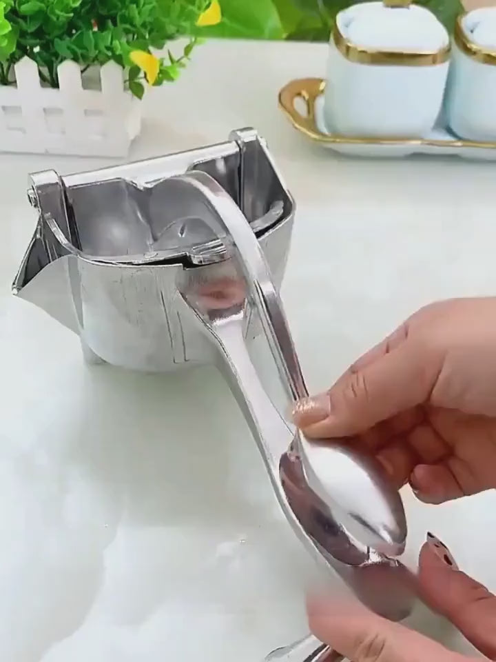 Manual juicer